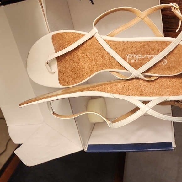 White sandals - Picture 2 of 8